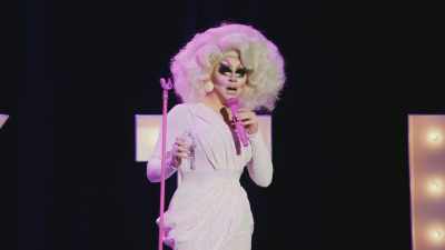 [audience cheering] - Trixie Mattel: Skinny Legend