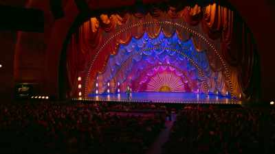 [audience cheering] - John Mulaney: Kid Gorgeous at Radio City