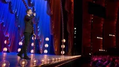 [audience cheering] - John Mulaney: Kid Gorgeous at Radio City