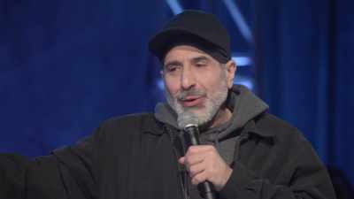 [audience cheering] - Dave Attell: Hot Cross Buns