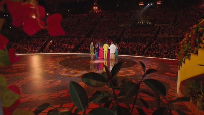 (audience cheering) - Encanto at the Hollywood Bowl