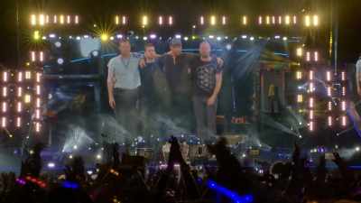 [audience cheering, singing] - Coldplay: A Head Full of Dreams