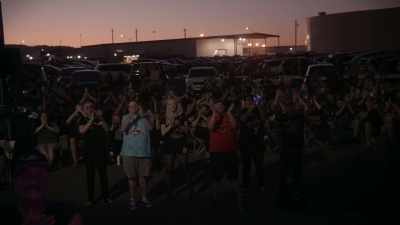 (audience cheering) (triumphant music) - Barbie & Kendra Crash Joe Bob's Drive-In Jamboree!