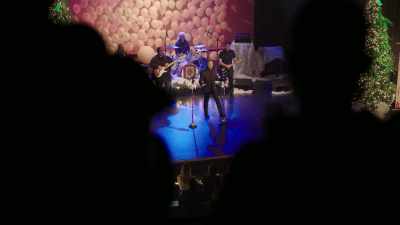 (audience cheers and applauds) - Rock N' Roll Christmas
