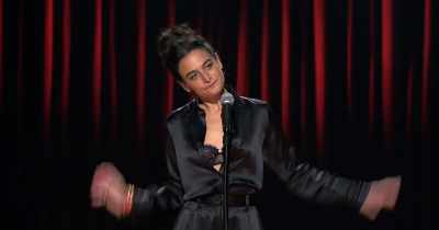 [audience cheers and applauds] - Jenny Slate: Stage Fright