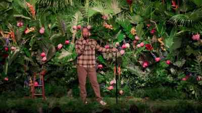 [audience cheers and applauds] - Ari Shaffir: America's Sweetheart