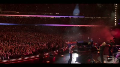 (audience cheers, applause) - Elton John Live: Farewell from Dodger Stadium