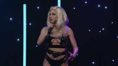 (audience cheers) - Courtney Pauroso: Vanessa 5000