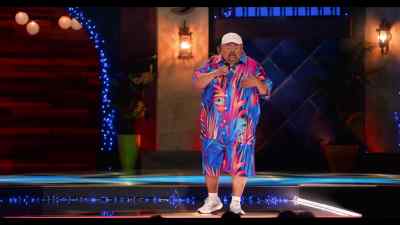 [audience chuckles] - Gabriel Iglesias: Legend of Fluffy