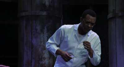 (audience chuckling) - The Toxic Avenger: The Musical