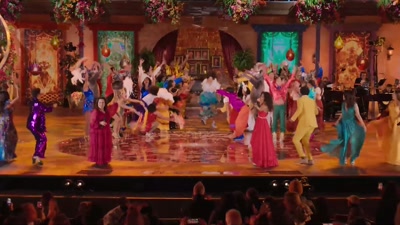 (audience continues cheering) - Encanto at the Hollywood Bowl