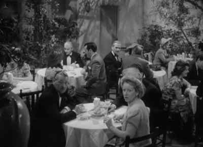(audience gasping and muttering) - The Leopard Man