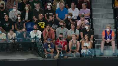 [audience gasps] - Break Point