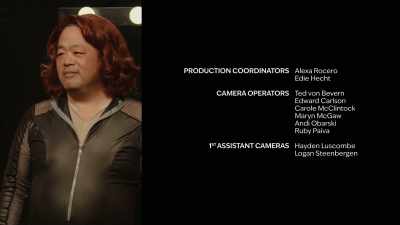 (audience laughing)
(audience applauding) - Chris Grace: As Scarlett Johansson