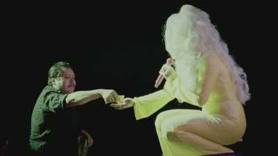 [audience laughing]
[audience applauding] - Trixie Mattel: Skinny Legend