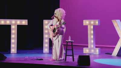 [audience laughing]
[audience applauding] - Trixie Mattel: Skinny Legend