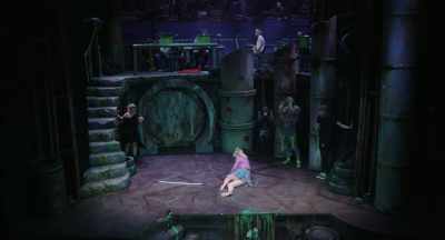 (audience laughing)
(audience applauding) - The Toxic Avenger: The Musical