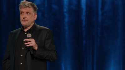 [audience laughing]
[audience applauding] - Craig Ferguson: I'm So Happy