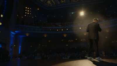 [audience laughing]
[audience applauding] - Craig Ferguson: I'm So Happy