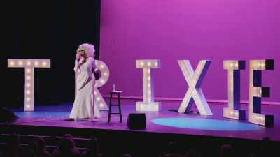 [audience laughing]
[audience cheering] - Trixie Mattel: Skinny Legend
