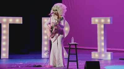 [audience laughing]
[audience cheering] - Trixie Mattel: Skinny Legend