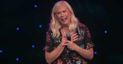 - [audience laughing]
- [mouthing] - Leanne Morgan: I'm Every Woman