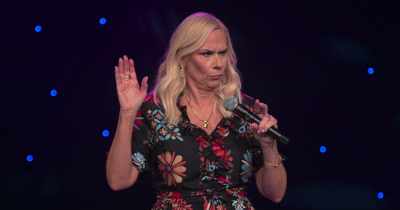 [audience laughing] - Leanne Morgan: I'm Every Woman
