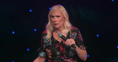 [audience laughing] - Leanne Morgan: I'm Every Woman