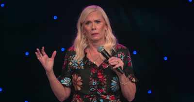 [audience laughing] - Leanne Morgan: I'm Every Woman