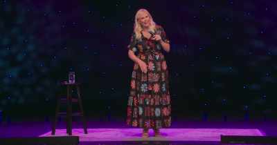 [audience laughing] - Leanne Morgan: I'm Every Woman