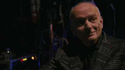 [audience laughing] - Wise Guy: David Chase and The Sopranos