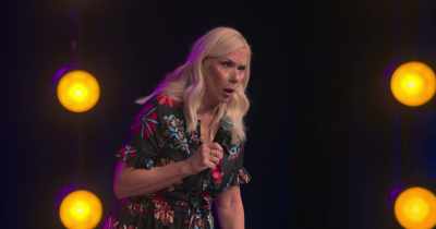 [audience laughing] - Leanne Morgan: I'm Every Woman