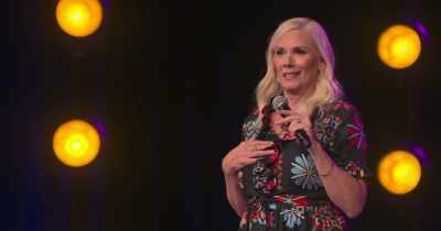 [audience laughing] - Leanne Morgan: I'm Every Woman