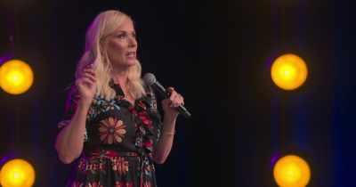 [audience laughing] - Leanne Morgan: I'm Every Woman