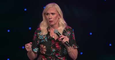 [audience laughing] - Leanne Morgan: I'm Every Woman