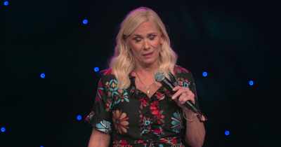 [audience laughing] - Leanne Morgan: I'm Every Woman