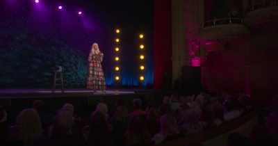 [audience laughing] - Leanne Morgan: I'm Every Woman