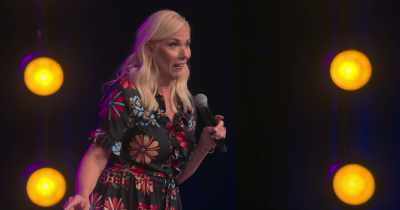 [audience laughing] - Leanne Morgan: I'm Every Woman