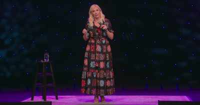 [audience laughing] - Leanne Morgan: I'm Every Woman