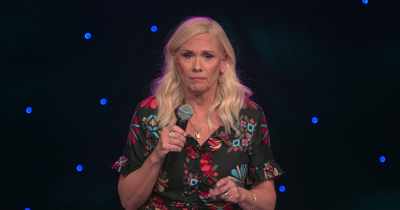 [audience laughing] - Leanne Morgan: I'm Every Woman
