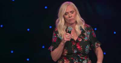 [audience laughing] - Leanne Morgan: I'm Every Woman