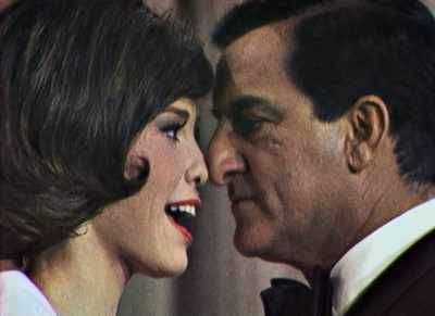 (AUDIENCE LAUGHING) - Being Mary Tyler Moore