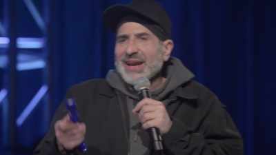 [audience laughing] - Dave Attell: Hot Cross Buns