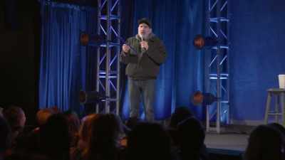 [audience laughing] - Dave Attell: Hot Cross Buns