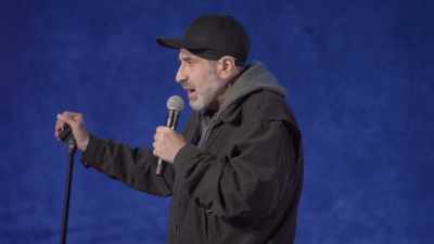 [audience laughing] - Dave Attell: Hot Cross Buns