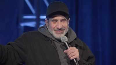[audience laughing] - Dave Attell: Hot Cross Buns