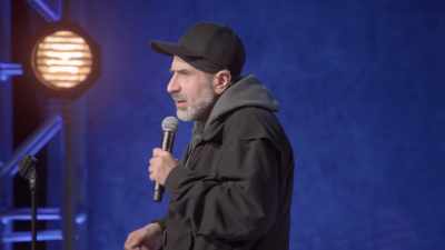 [audience laughing] - Dave Attell: Hot Cross Buns