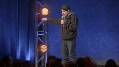 [audience laughing] - Dave Attell: Hot Cross Buns