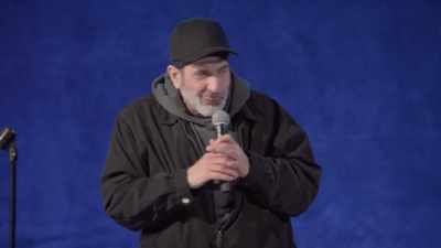 [audience laughing] - Dave Attell: Hot Cross Buns
