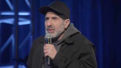 [audience laughing] - Dave Attell: Hot Cross Buns